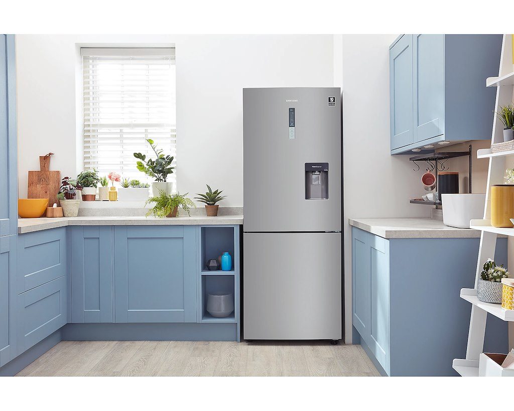 Samsung 70cm on sale fridge freezer